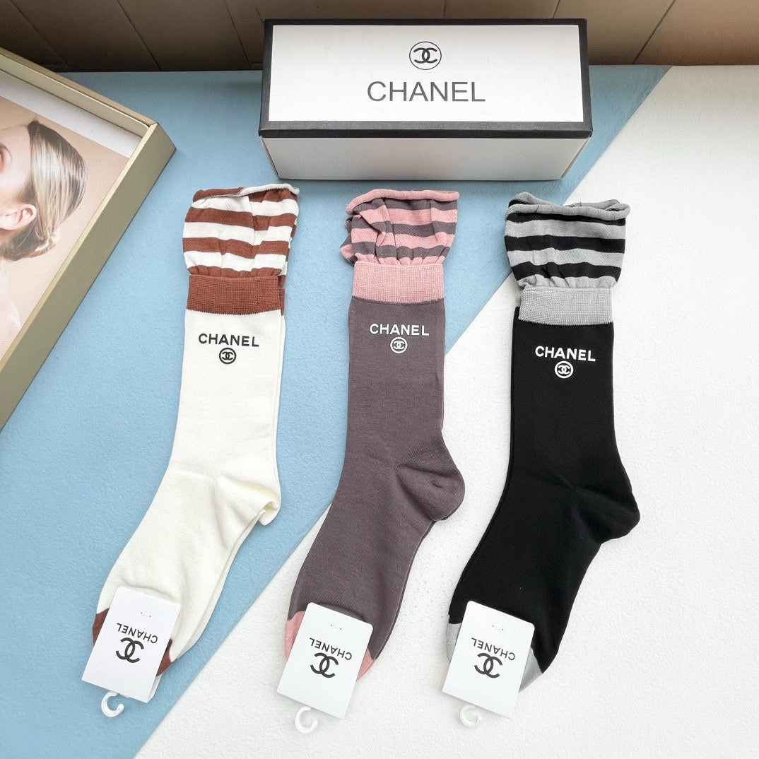 CHANEL CREW SOCKS 409473 ( 1 BOX )