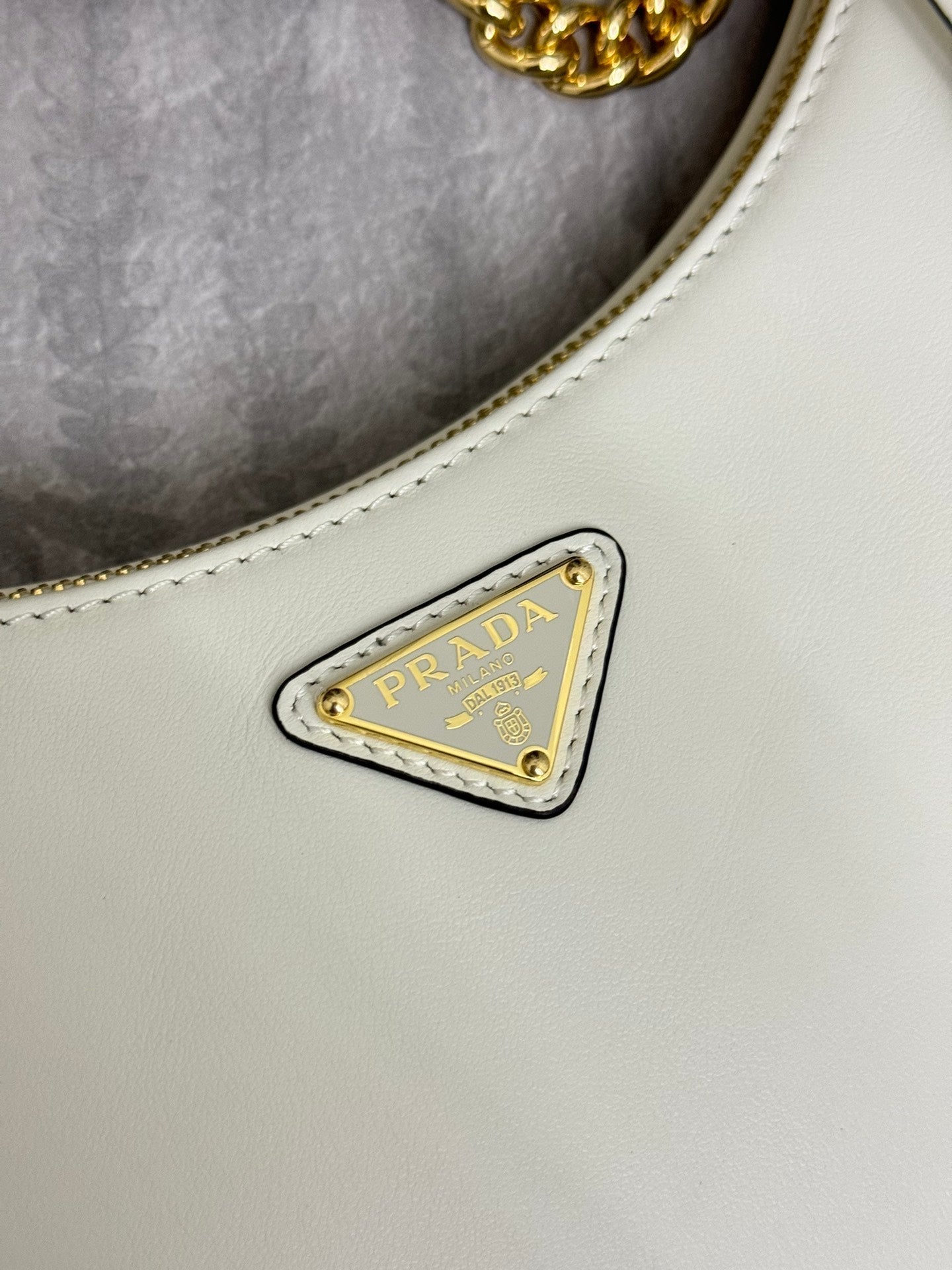 PRADA HOBO BAG 23 IN WHITE NAPPA LAMBSKIN GOLD CHAIN