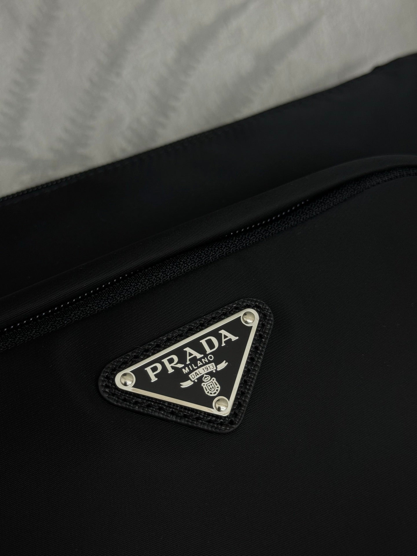PRADA 25S MEDIUM MESSENGER BAG 35 IN BLACK RE-NYLON AND CALFSKIN